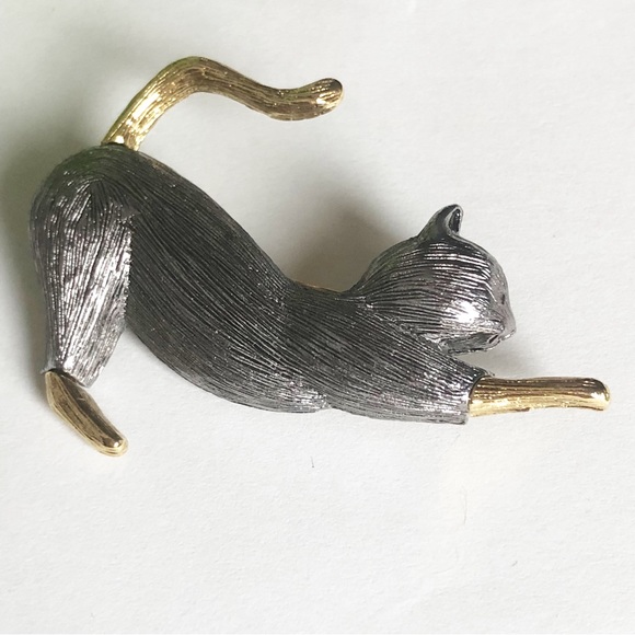 LIZ CLAIBORNE LC Black Stretching Cat Brooch Pin - Picture 2 of 8